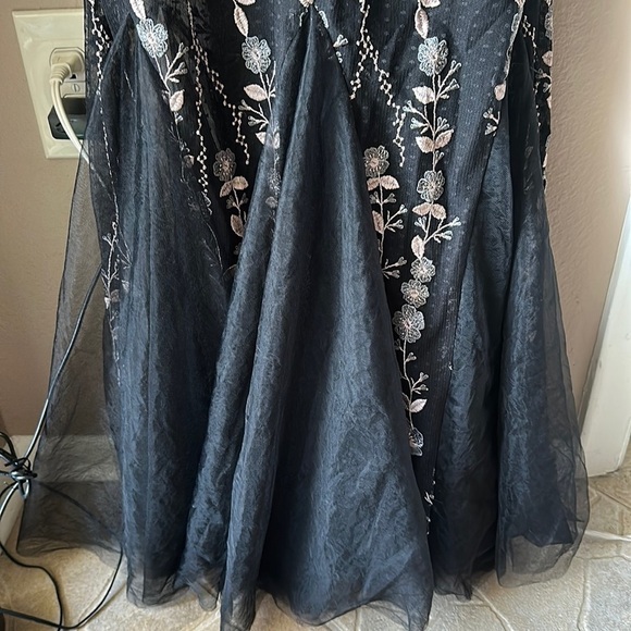DRESS THE POPULATION Selena Floral Embroidered Plunging Sheer Panel Godet Dress - Picture 8 of 15